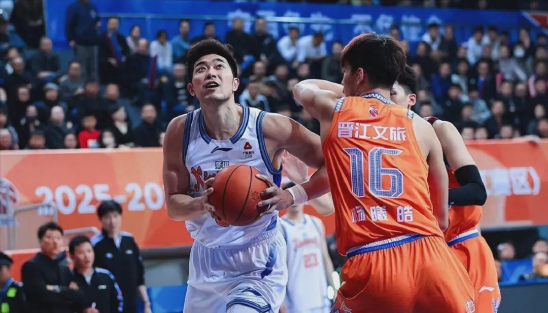 世界杯官方认证-考虑买断？曝朱旭航或离开新疆男篮，拿着大合同两年没打球