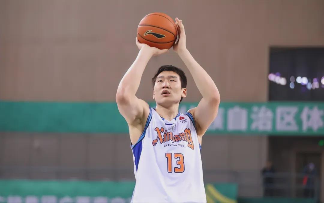 世界杯官方认证-考虑买断？曝朱旭航或离开新疆男篮，拿着大合同两年没打球