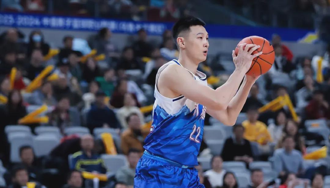 世界杯官方认证-考虑买断？曝朱旭航或离开新疆男篮，拿着大合同两年没打球