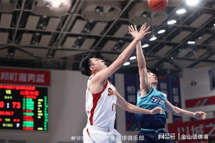 世界杯注册-太离谱了！2米22中锋0分0助，仅抢了1个篮板，在场上竟然防自己人
