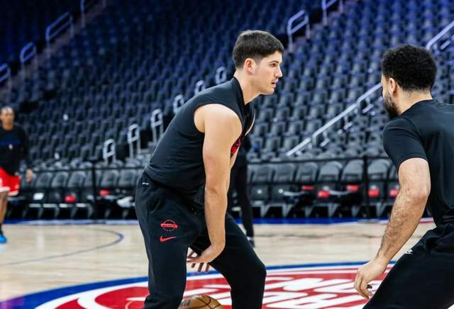 世界杯注册-低命中率18+1，谢泼德获开火权，火箭队极致8人轮换 硬汉锋线上位